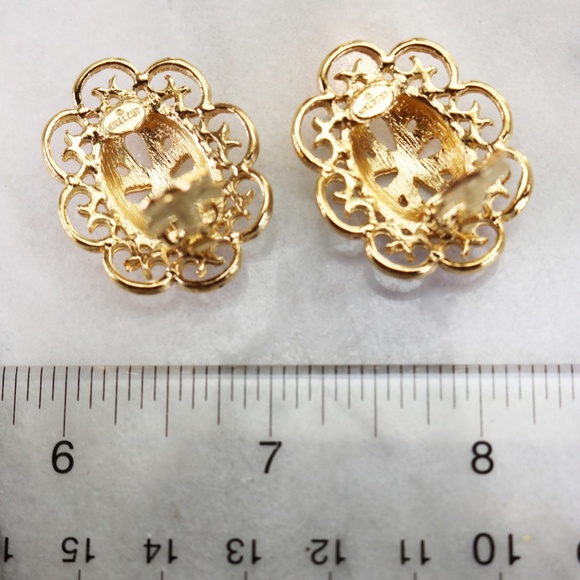 ⚜️ Vintage Givenchy Gold Clip On Earrings ⚜️ - Picture 7 of 12